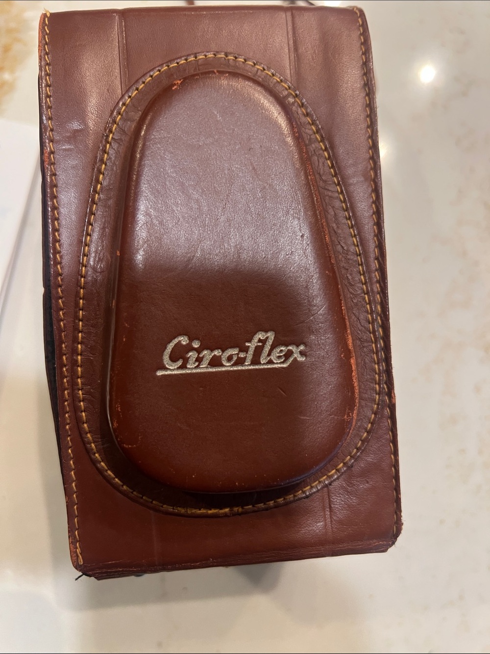 Twin-Lens Vintage Ciro- flex Film Camera in Black with Brown Case - Picture 5 of 7